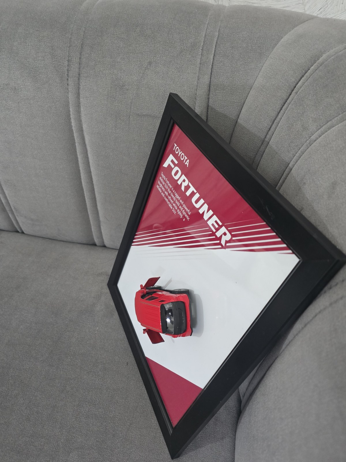 Toyota Fortuner Red — photo 4